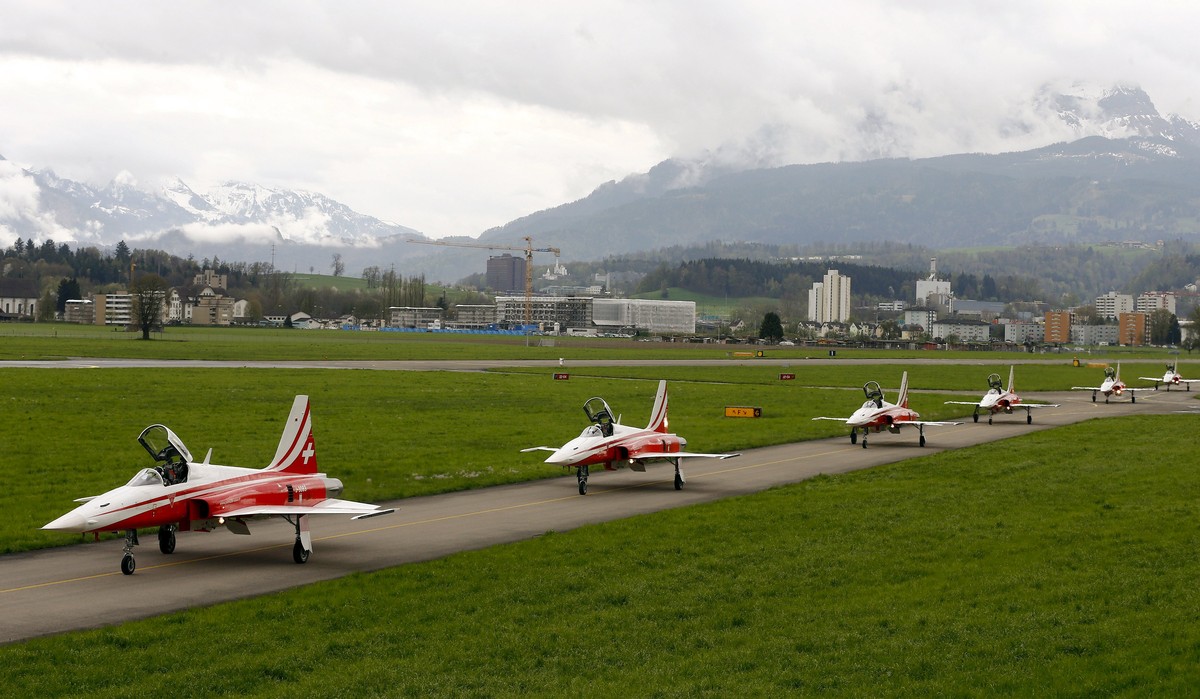 F-5 der Patrouille Suisse im April 2015 in Emmen.
