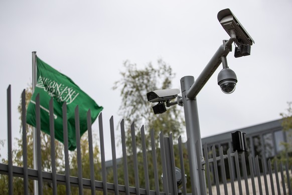 epa07113345 An exterior view shows surveillance cameras (CCTV) at the Saudi Arabian embassy in Berlin, Germany, 23 October 2018. Turkish President Erdogan addressed the parliament on the case of Saudi ...