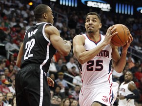 Thabo Sefolosha ist momentan zum Zuschauen verdammt.