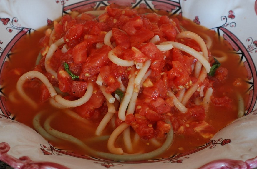 zu viel sauce pasta italien USA europa essen food falsch http://www.simplysogood.com/2010/09/pasta-pomodoro.html