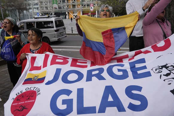 FILE - Supporters of former Vice President Jorge Glas cheer after an Ecuadorian court of justice declared that his arrest inside Mexico&#039;s embassy was illegal, in Quito, Ecuador, April 12, 2024. E ...