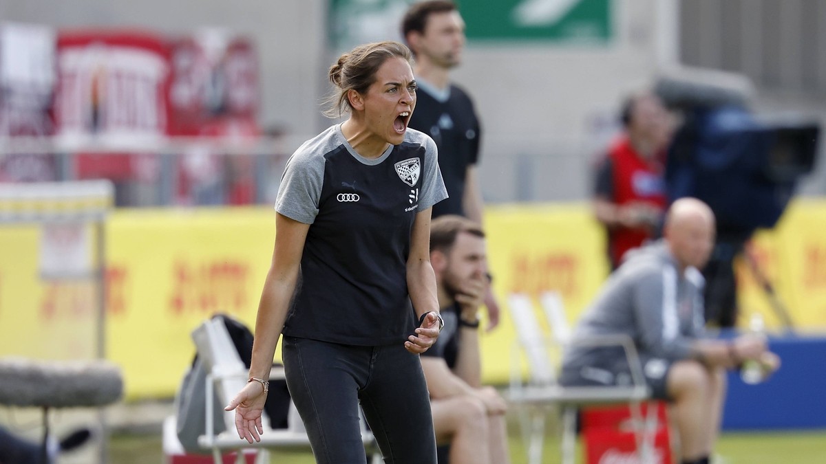 Bild v. l. Trainerin Sabrina Wittmann FC Ingolstadt 25.05.2024, Fussball, Toto-Pokal, Finale, FC Wuerzburger Kickers - FC Ingolstadt 04, GER, Wuerzburg, Akon Arena. *** Picture from l Coach Sabrina Wi ...