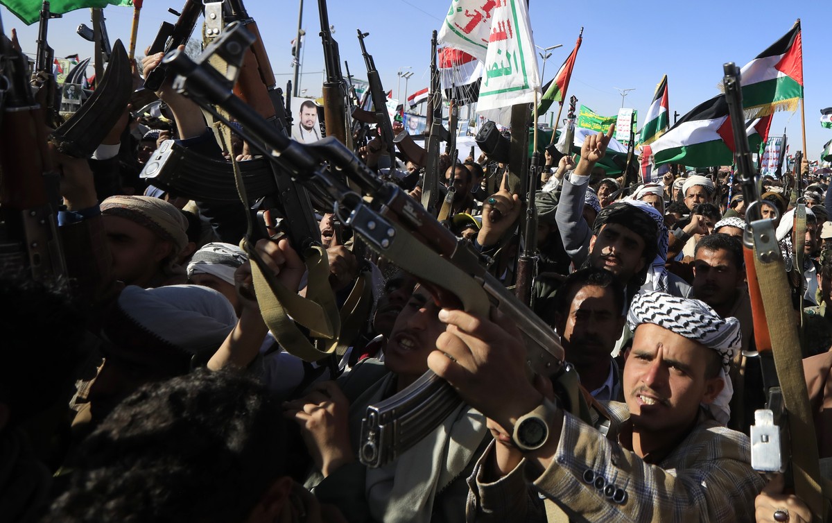 epa11175539 Houthis supporters shout slogans while holding up weapons during a protest against the US and Israel and in support of Palestinians, in Sana'a, Yemen, 23 February 2024. Thousands of H ...