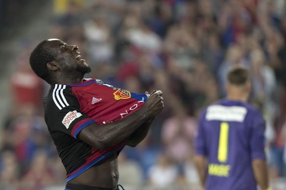 Der Basler Seydou Doumbia jubelt ueber seinen zweiten Treffer zum 3:1 im Fussball Meisterschaftsspiel der Super League zwischen dem FC Basel 1893 und dem Grasshopper Club Zuerich, im Stadion St. Jakob ...