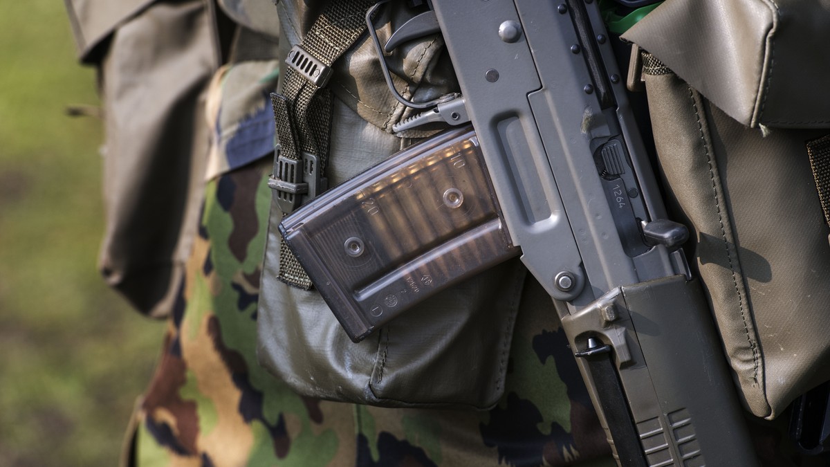 ZUR UEBERSICHT DER AUSFUHR VON KRIEGSMATERIAL IM JAHR 2017, STELLEN WIR IHNEN HEUTE, 27. FEBRUAR 2018, FOLGENDES BILDMATERIAL ZUR VERFUEGUNG - Das geladene Magazin eines Sturmgewehr 90 waehrend der Au ...