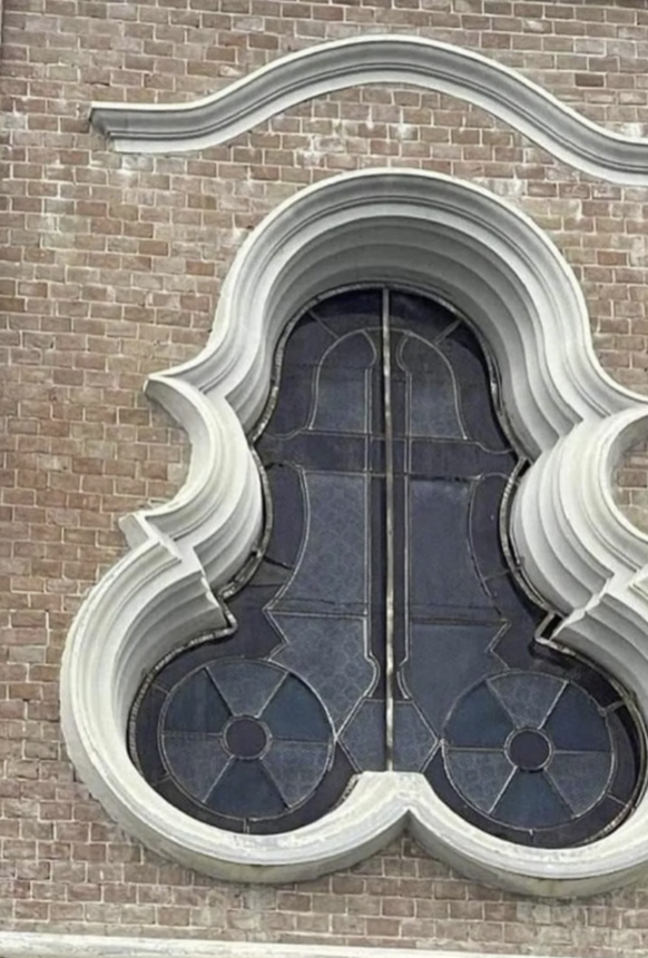 Die lustigsten Fails der Woche: Kirchenfenster hihi