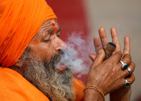 A Hindu holy man, or sadhu, smokes marijuana in a chillum at the premises of Pashupatinath Temple, ahead of the Shivaratri festival in Kathmandu, Nepal February 15, 2017. REUTERS/Navesh Chitrakar