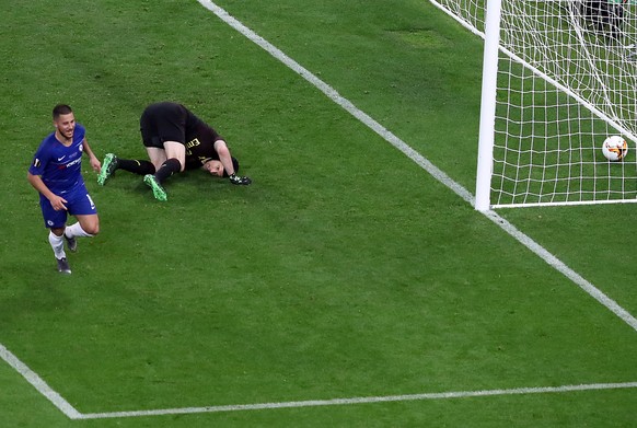 epa07611196 Eden Hazard (L) of Chelsea celebrates scoring the 4-1 goal during the UEFA Europa League soccer final between Chelsea FC and Arsenal FC at the Olympic Stadium in Baku, Azerbaijan, 30 May 2 ...