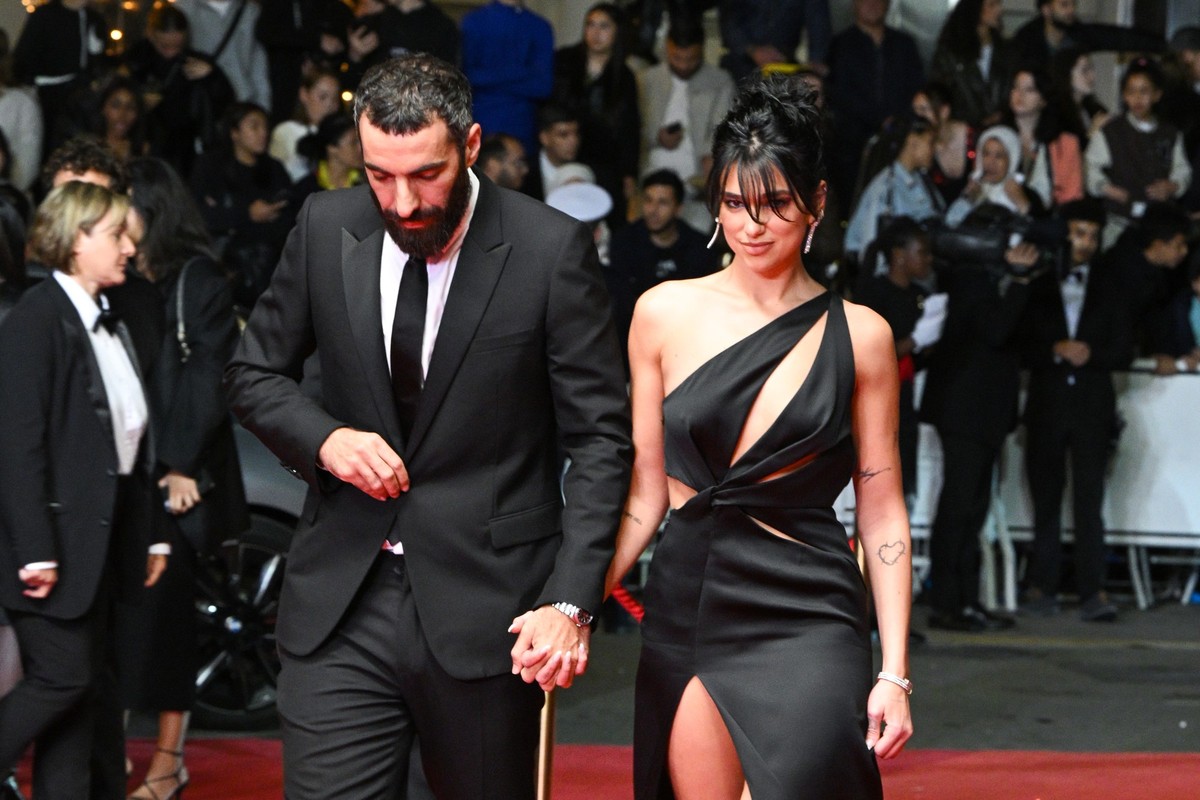 Romain Gavras et Dua Lipa. (Photo by Stephane Cardinale - Corbis/Corbis via Getty Images)