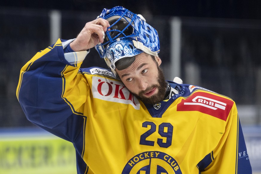 Davos&#039; Goalie Sandro Aeschlimann reagiert im Eishockeyspiel der National League zwischen den ZSC Lions und dem HC Davos am Freitag, 30. Oktober 2020, im Zuercher Hallenstadion. (KEYSTONE/Ennio Le ...