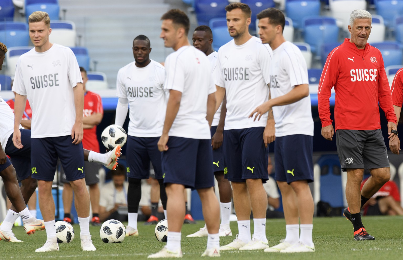 Switzerland&#039;s head coach Vladimir Petkovic, right in red, looking at his players during a training session on the eve of the FIFA World Cup 2018 group E preliminary round soccer match between Swi ...