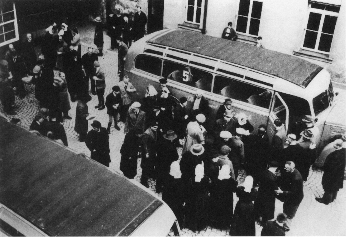 «Verlegung» von Menschen mit Behinderung im Rahmen der Euthanasie-«Aktion T4» aus der Pflegeanstalt Schloss Bruckberg der Diakonissenanstalt Neuendettelsau in staatliche Heil- und Pflegeanstalten, 194 ...