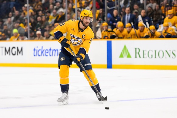 NHL, Eishockey Herren, USA Minnesota Wild at Nashville Predators Jan 18, 2025 Nashville, Tennessee, USA Nashville Predators defenseman Roman Josi 59 skates with the puck against the Minnesota Wild dur ...