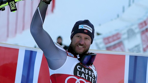 epa07231128 Winner Aksel Lund Svindal of Norway celebrates in the finish area of the Men&#039;s Super-G race at the FIS Alpine Skiing World Cup event in Val Gardena, Italy, 14 December 2018. EPA/ANDRE ...