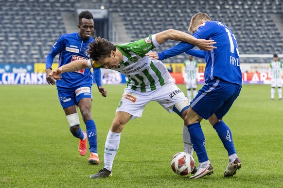 Martin Frydek, rechts, von Luzern im Spiel gegen Lukas Goertler, mitte, von St Gallen beim Super League Meisterschaftsspiel zwischen dem FC Luzern und dem FC St Gallen vom Sonntag, 7. Maerz 2021 in Lu ...