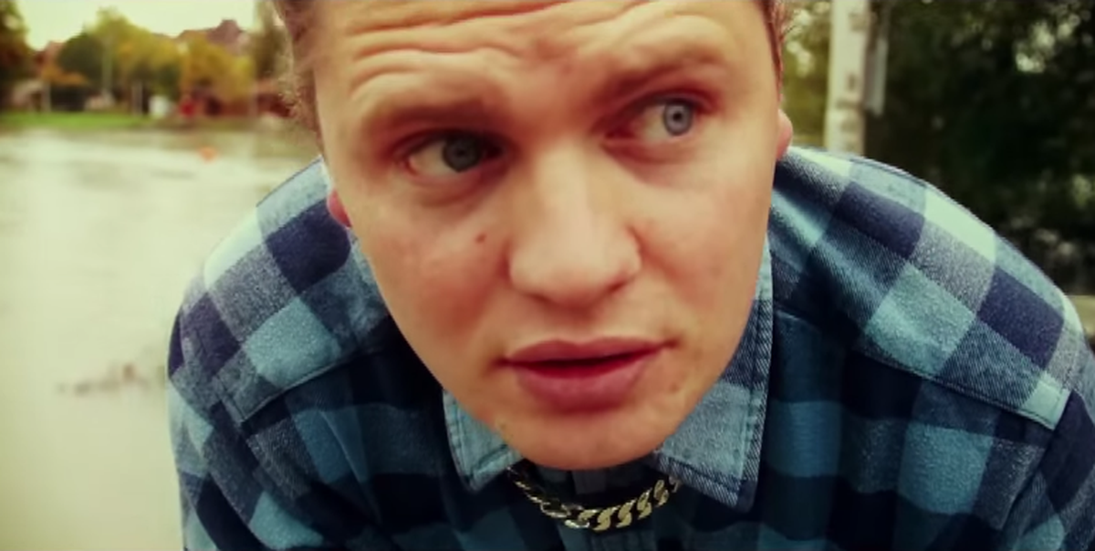 Kreshnik Kryeziu in einem Musik-Video von 2012.