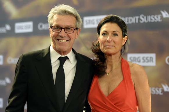 Ex Skirennfahrer Bernhard Russi, links, mit Mari, rechts, auf dem roten Teppich bei den Credit Suisse Sports Awards in Zuerich am Sonntag, 14. Dezember 2014. (KEYSTONE/Walter Bieri)