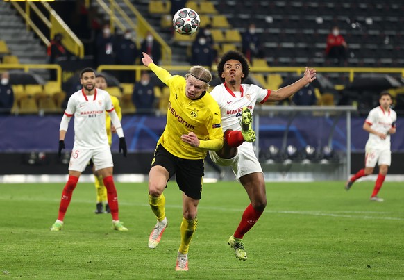 epa09064434 Erling Haaland of Borussia Dortmund (C) battles for possession with Jules Kounde of Sevilla during the UEFA Champions League Round of 16, second leg match between Borussia Dortmund and Sev ...
