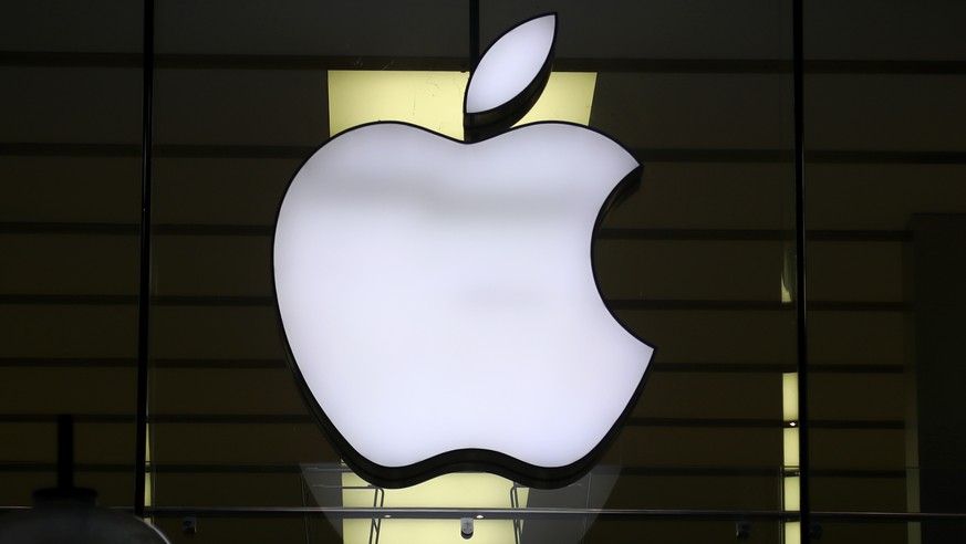 Apple delays app store changes in US