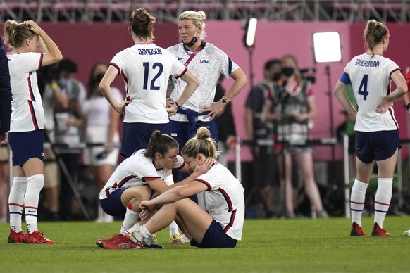 United States&#039; Kelley O&#039;Hara, left, talks to teammate Lindsey Horan after being defeated 1-0 by Canada during a women&#039;s semifinal soccer match at the 2020 Summer Olympics, Monday, Aug.  ...