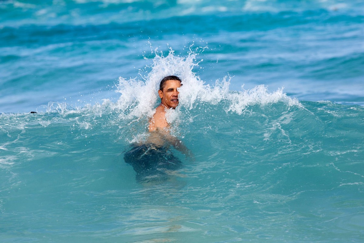 Jan 1, 2012 - Kaneohe Bay, United States - President BARACK OBAMA swims in the ocean during a family Christmas vacation at Pyramid Rock Beach. Kaneohe Bay United States - ZUMAz03 20120101jesz03480 Cop ...