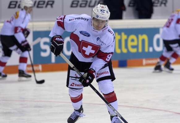 Switzerland&#039;s Killian Mottet during the warm up prior to the Ice Hockey Deutschland Cup match between Slovakia and Switzerland at the Koenig Palast stadium in Krefeld, Germany, on Thursday, Novem ...