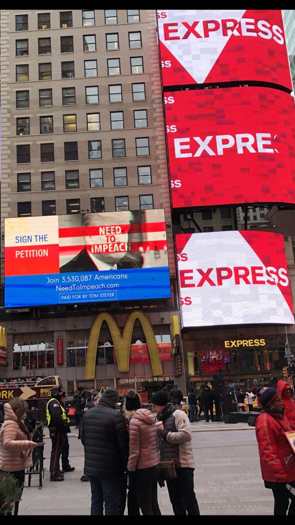 Hat Trump wirklich gesagt, alle FlÃ¼chtlinge aus Haiti hÃ¤tten Aids?
Times Square New York. Sagt alles.