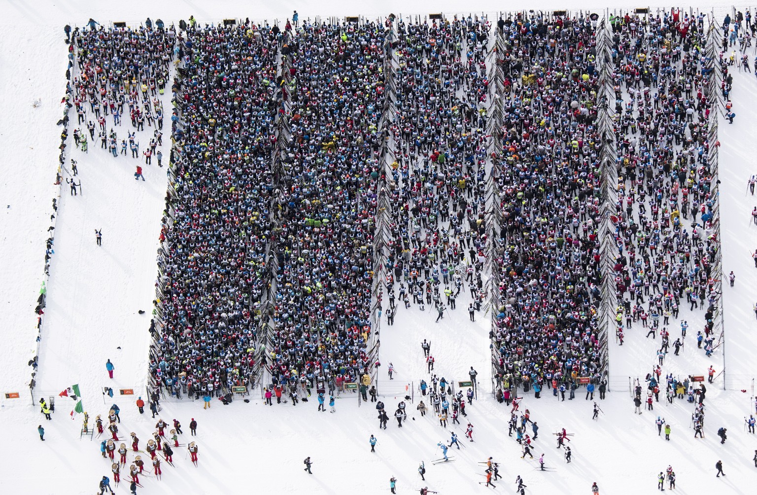 epa07426622 Athletes compete on the way from Maloya to S-Chanf during the 51st annual Engadin skiing marathon in Sils, Switzerland, 10 March 2019. EPA/ENNIO LEANZA