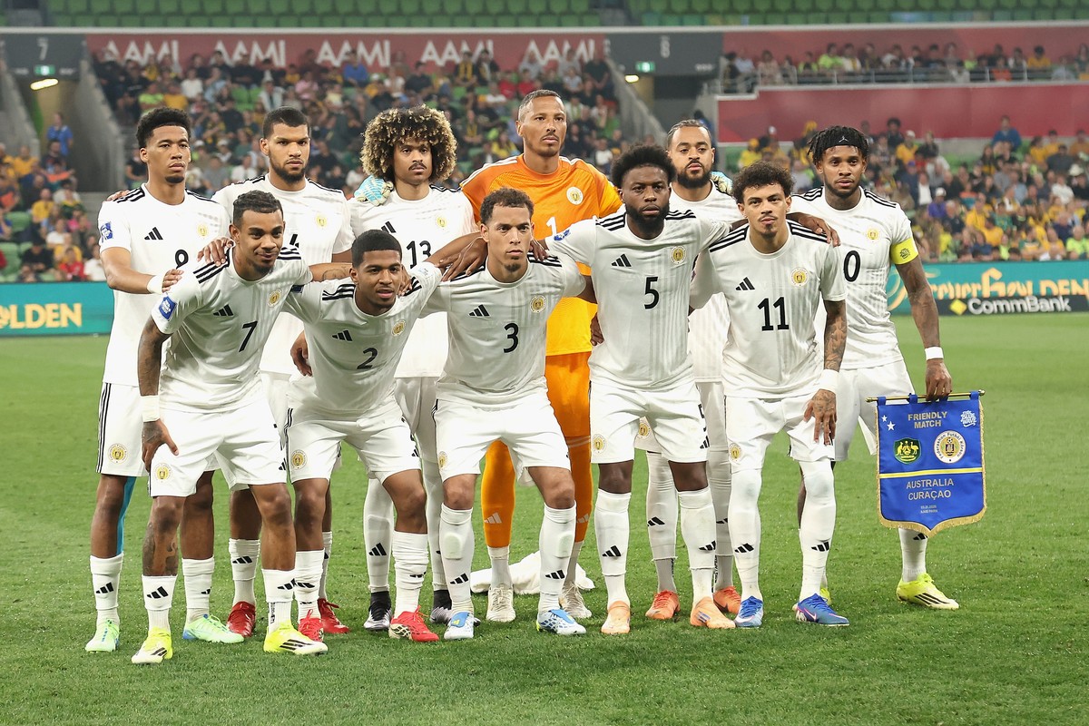 epa13012553 (FILE) - The starting eleven of Curacao pose ahead of the FIFA Series 2026 soccer match between Australia and Curacao at AAMI Park in Melbourne, Australia, 31 March 2026 (reissued 02 June  ...