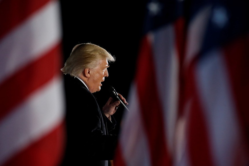 Donald Trump, Liebling der Verschwörungs-Theoretiker
