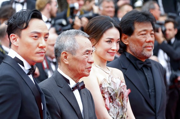 Der taiwanesische Regisseur Hou Hsiao-Hsien (2. v. l.) mit seiner Crew von «The Assassin» auf der Croisette.