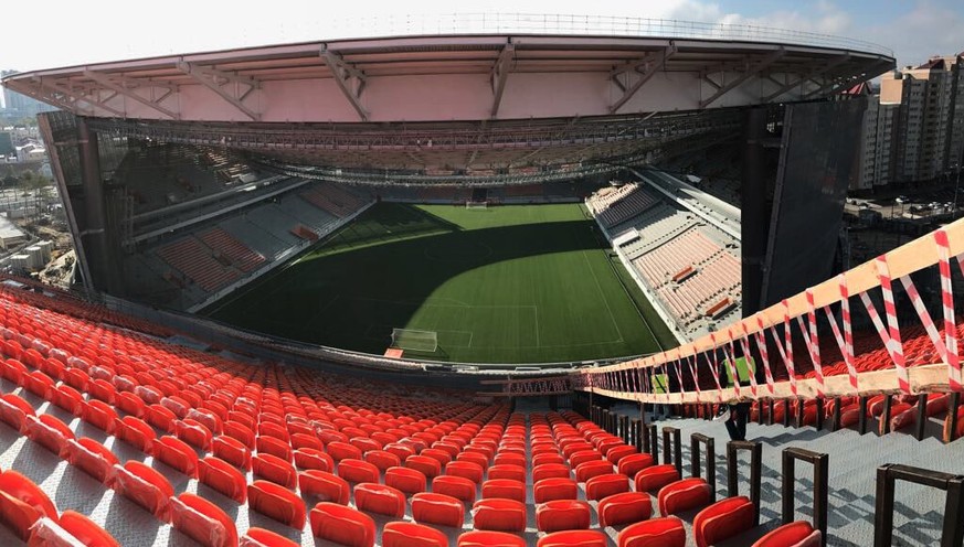 Der Blick von der obersten Reihe ins Stadion.