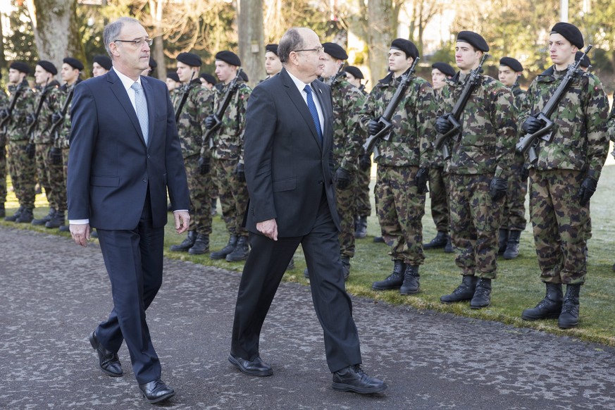 Verteidigungsminister Guy Parmelin (links) und sein israelischer Amtskollege Mosche Yaalon am Donnerstag in Bern.