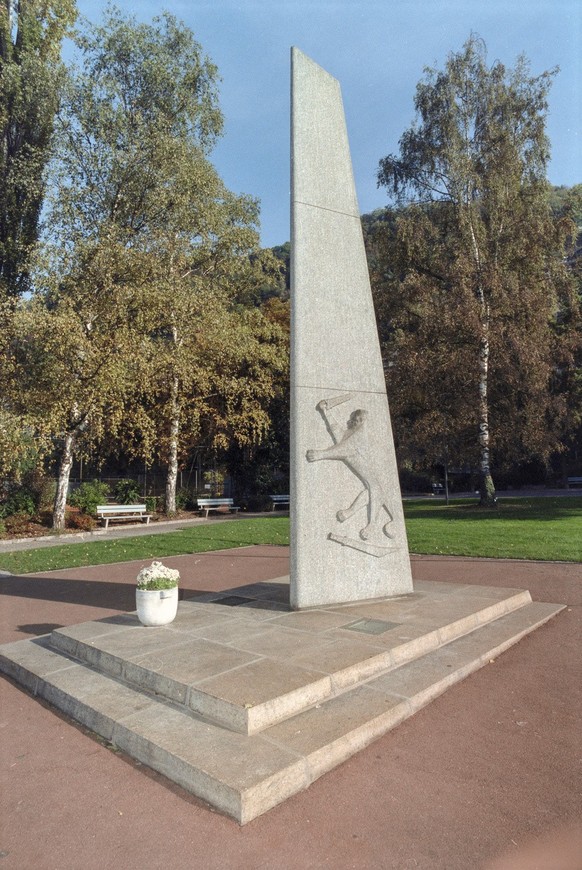 Kranzniederlegungen anlaesslich des Staatsbesuchs des finnischen Ministerpraesidenten Esko Aho am Denkmal fuer Carl Gustaf Mannerheim, finnischer Feldmarschall und Staatsmann, aufgenommen am 2. Oktobe ...