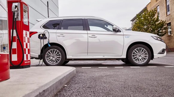 Mitsubishi Outlander: Er ist einer der beliebtesten Plug-in-Hybride Europas – aber offenbar bei Weitem nicht so sauber, wie viele seiner Käufer glauben.