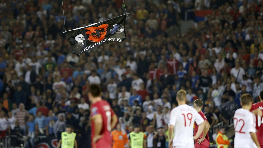 Die Drone des Anstosses, welche die erste Begegnung zwischen Serbien und Albanien zum Skandalspiel machte.