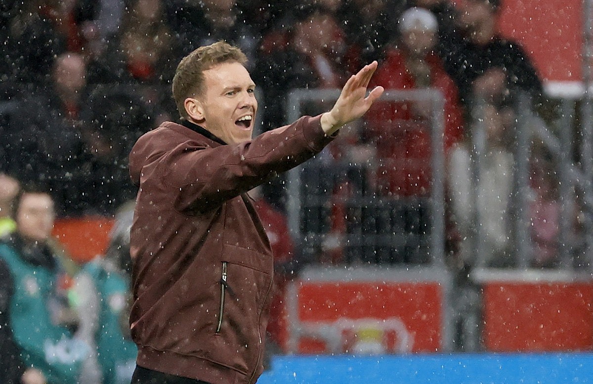 epa10532368 Munich's head coach Julian Nagelsmann reacts during the German Bundesliga soccer match between Bayer 04 Leverkusen and FC Bayern Munich in Leverkusen, Germany, 19 March 2023. EPA/RONA ...