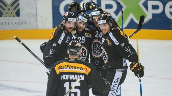 Lugano&#039;s Julien Vauclair, Riccardo Sartori, Jani Lajunen and Damien Brunner, from left, celebrate the 1-0 goal, during the preliminary round game of National League Swiss Championship between HC  ...