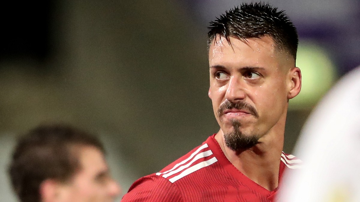 epa07132043 Bayern's Sandro Wagner reacts during the German DFB Cup second round soccer match between SV Roedinghausen and FC Bayern Munich in Osnabrueck, Germany, 30 October 2018. EPA/FRIEDEMANN ...