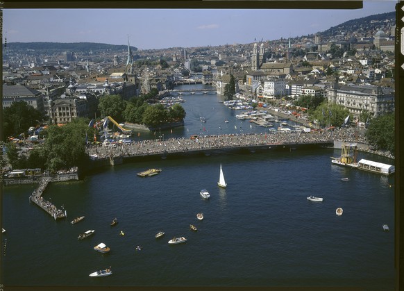 Zürich, Kreis 1, Züri-Fäscht (Quaibrücke) im Juli 1994.