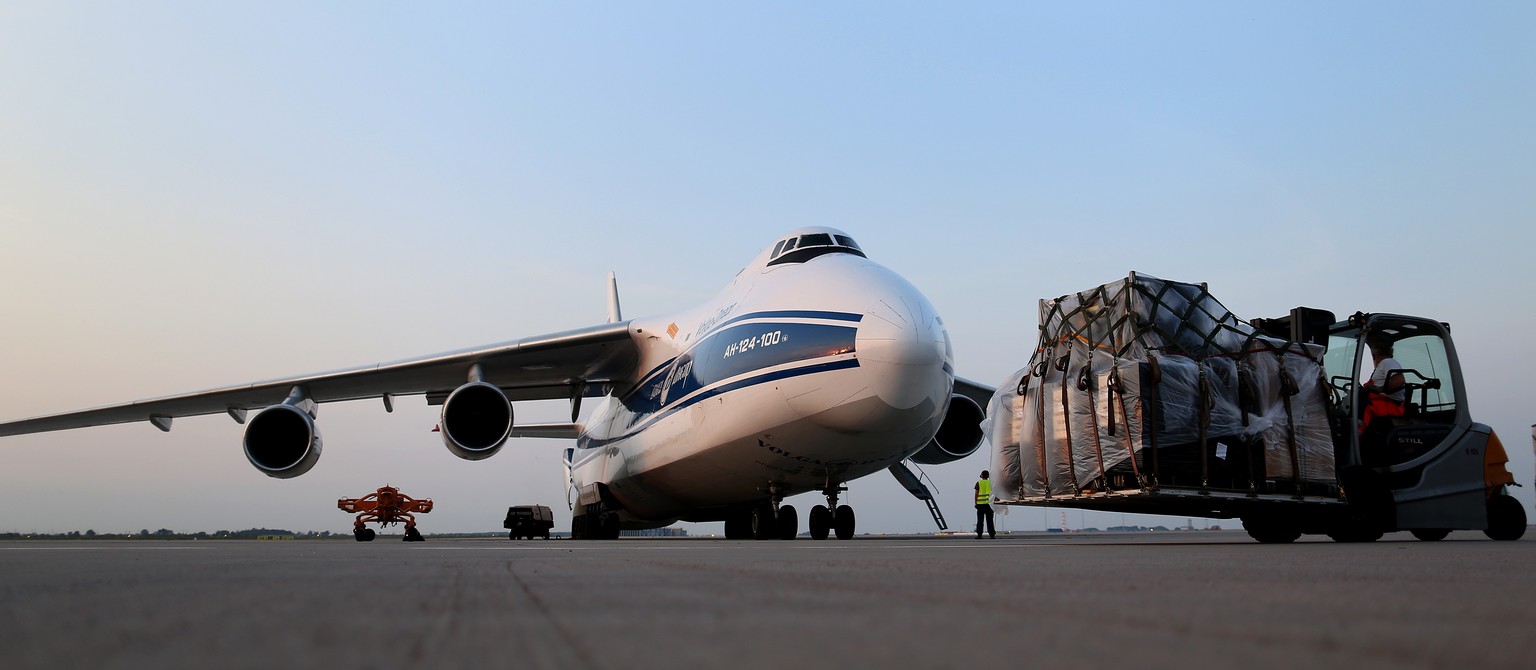 Die Maschine des Typs Antonov-124 ist in der Nacht auf Freitag in Leipzig gestartet.