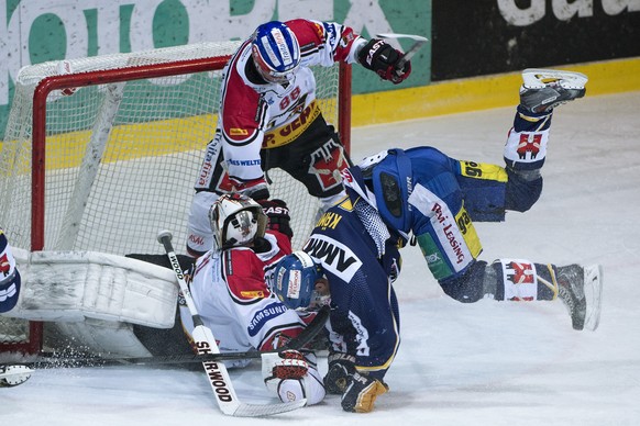 Der Blitzuntergang in einem Bild: Langenthals Kampf im Kampf mit Basels Hintermannschaft (beim dritten Playoff-Spiel der Viertelfinals).&nbsp;