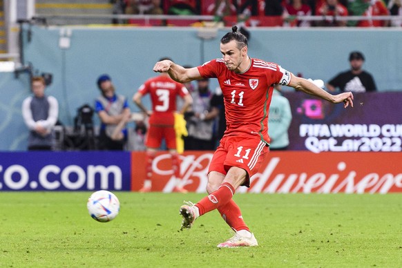 Ahmed bin Ali Stadium Gareth Bale of Wales tie the game 1-1 with penalty during the match between the United States and Wales, valid for the group stage of the World Cup, held at the Ahmed bin Ali Sta ...