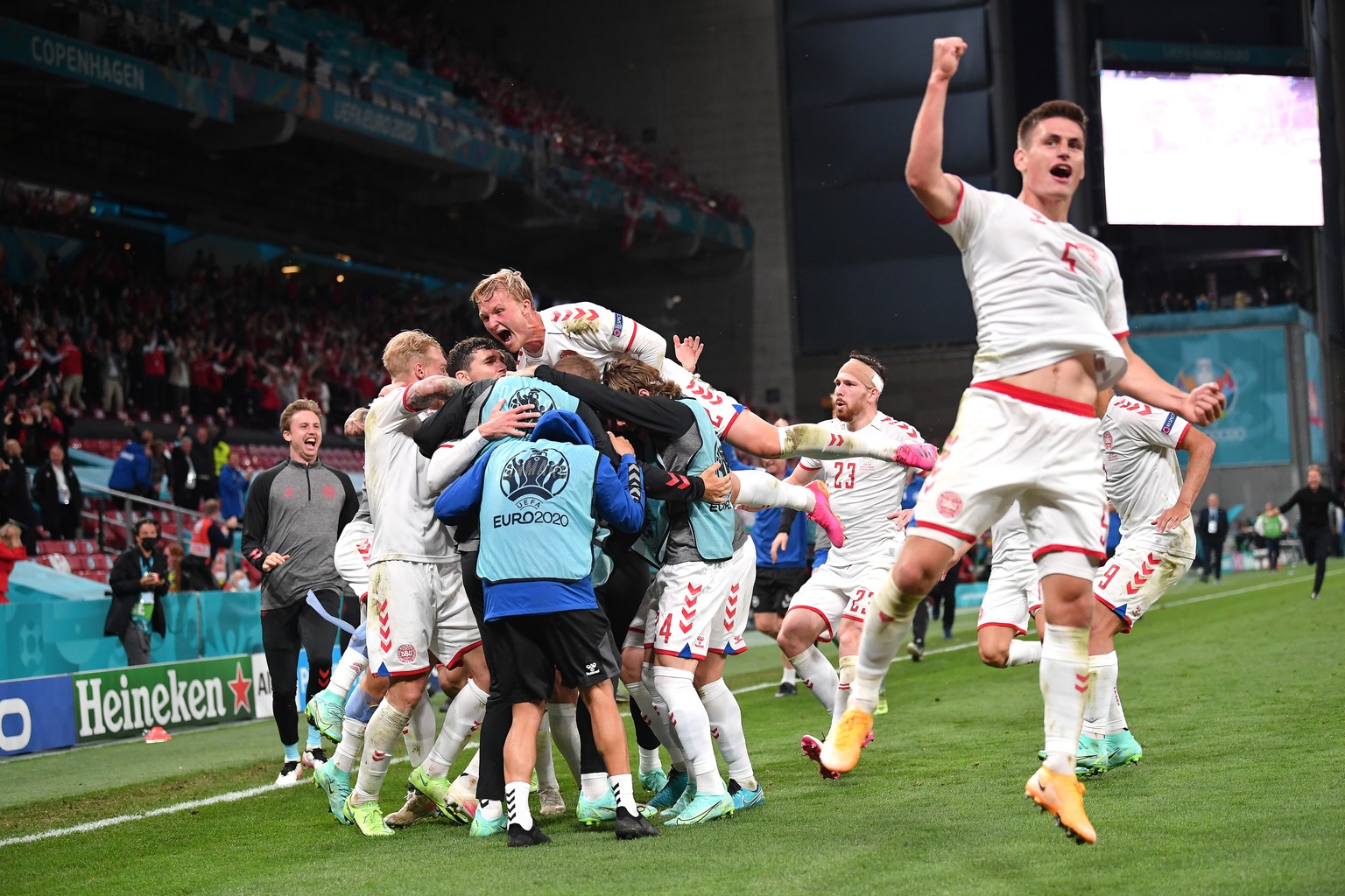 epa09292205 Players of Denmark celebrate their 3-1 lead during the UEFA EURO 2020 group B preliminary round soccer match between Russia and Denmark in Copenhagen, Denmark, 21 June 2021. EPA/Stuart Fra ...