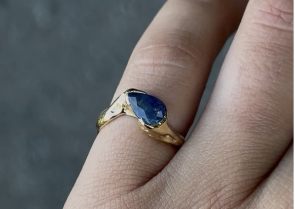 So kann etwa ein Geburtssteinring aussehen.