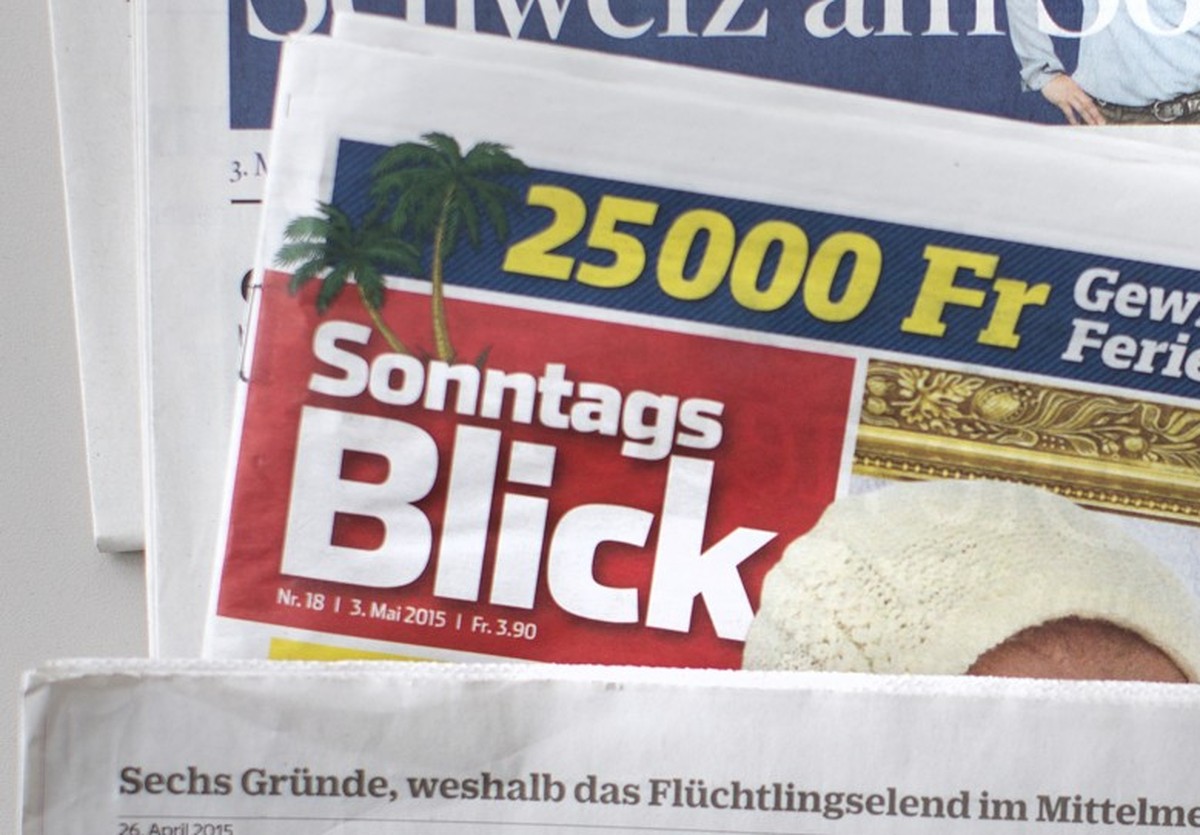 ACHTUNG REDAKTIONEN: Altes Zentralschweiz am Sonntag-Logo - Die Schweizer Sonntagszeitungen NZZ am Sonntag, SonntagsZeitung, Schweiz am Sonntag, Zentralschweiz am Sonntag und SonntagsBlick liegen auf  ...