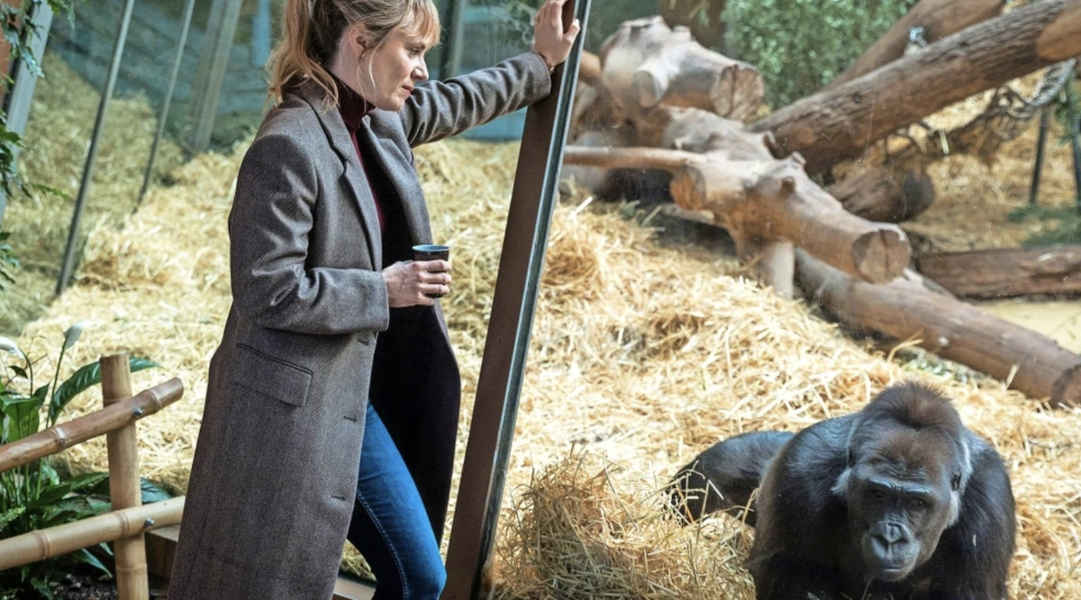 Anna Pieri als Kommissarin Grandjean im Zoo Zürich.