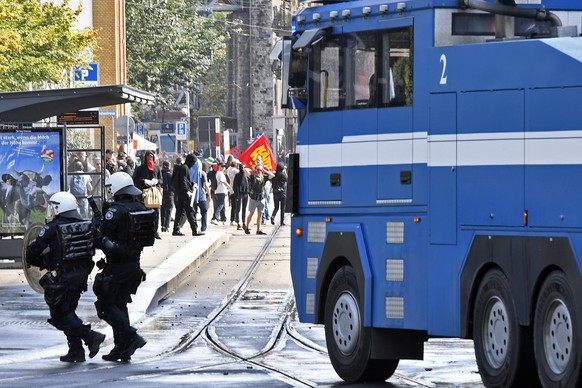 Polizeieinsatz bei der Gegendemo gegen Marsch fuers Laebe in Zuerich am Samstag,14. September 2019. KEYSTONE/Walter Bieri)