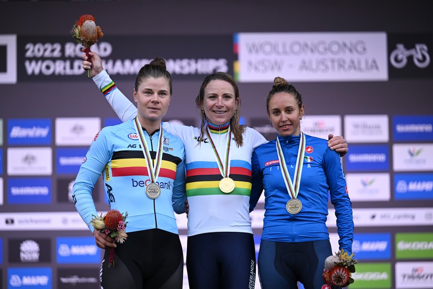 epa10203051 (L-R) Silver medal winner Lotte Kopecky of Belgium, gold medal winner Annemiek van Vleuten of the Netherlands, and bronze medal winner Silvia Persico of Italy celebrate on the podium follo ...