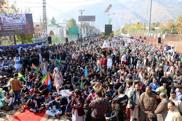 epa11007107 Supporters of the Islamic political party Jamaat-e-Islami (JI) take part in a demonstration in solidarity with the Palestinian people in Muzaffarabad, Pakistani administered Kashmir, Pakis ...